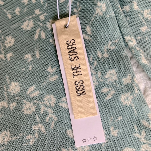 Kiss The Stars ⭐️ Puff Sleeve Floral Top - Picture 7 of 7